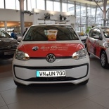 VW up Übergabe an glückliche Gewinner