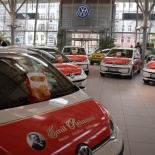 VW up Übergabe an glückliche Gewinner