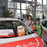 VW up Übergabe an glückliche Gewinner