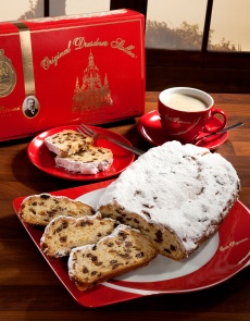 Frauenkirchenstollen aufgeschnitten Frauenkirchenstollen aufgeschnitten